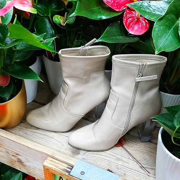 Uber-Cool Sam Edelman Lucite-heeled boots, size 8.5 - Picture 2 of 8
